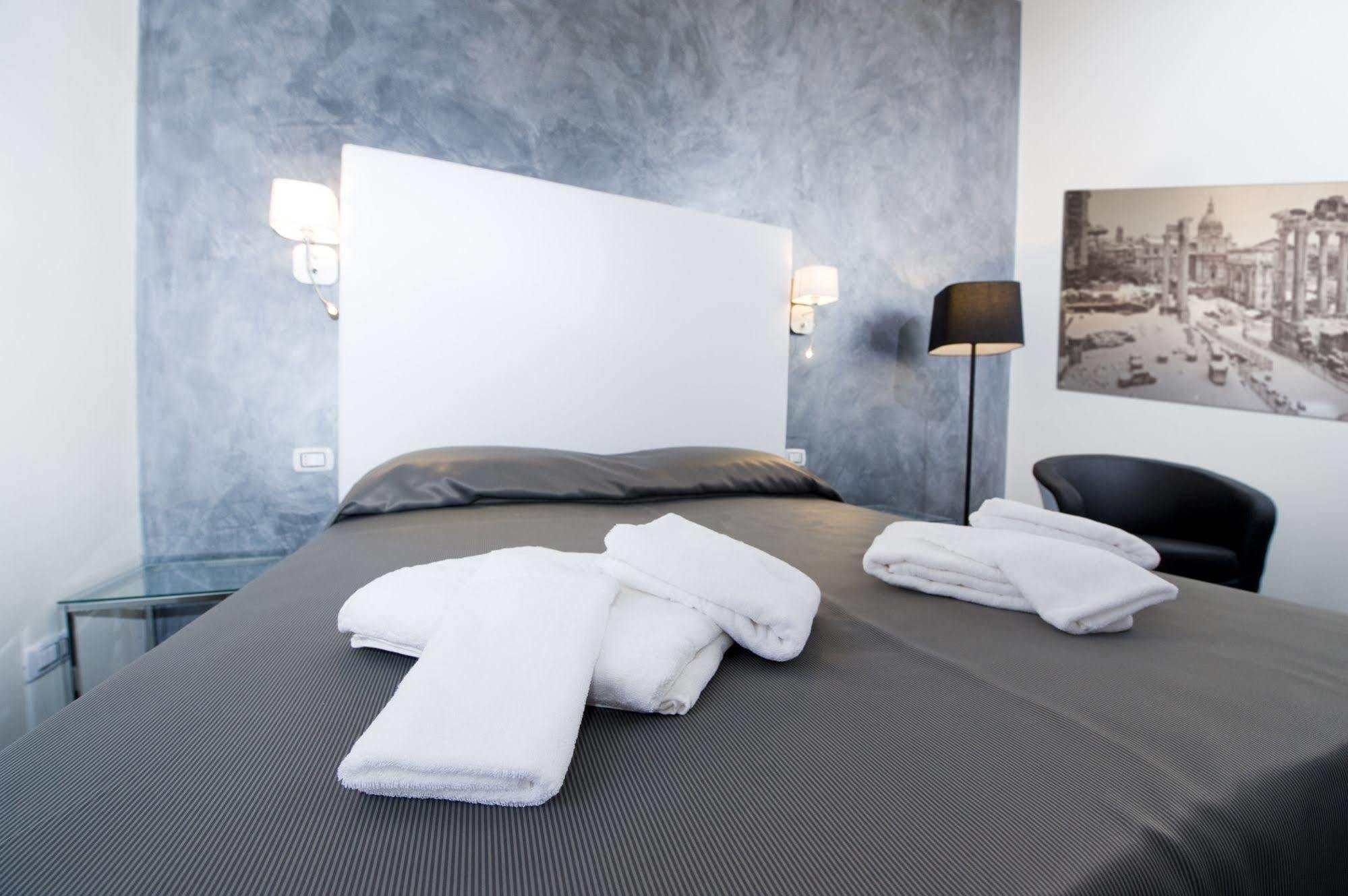 Grey&White Hotel โรม ภายนอก รูปภาพ